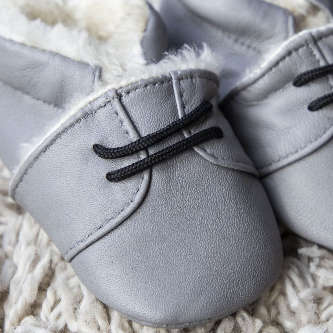 Baby Schoentjes van Lamsleer – grijs